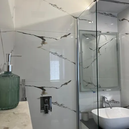 Couple Apartment's דירה